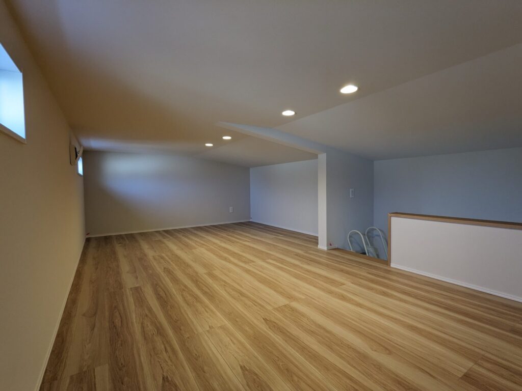 子供部屋の上には9帖のロフトがあります。