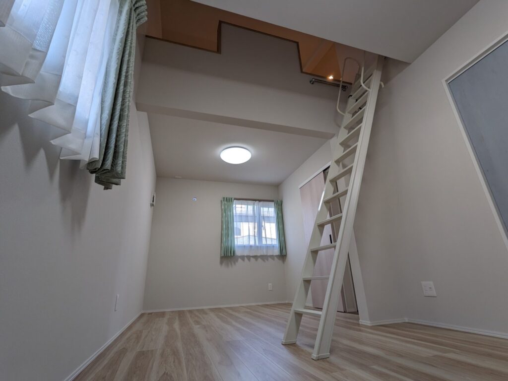 子供部屋には、お子様が喜ぶロフトがあります。