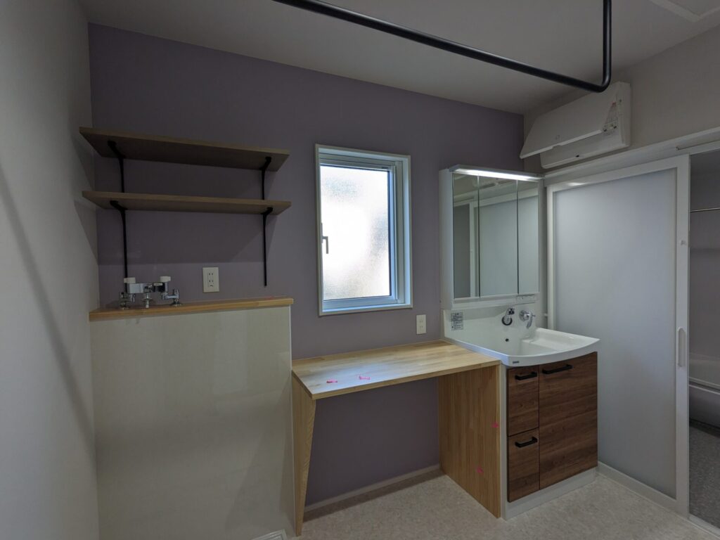 約3.8帖のランドリールーム。部屋干しもできる広さです。